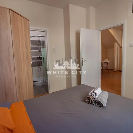 Apartment Townhouse -