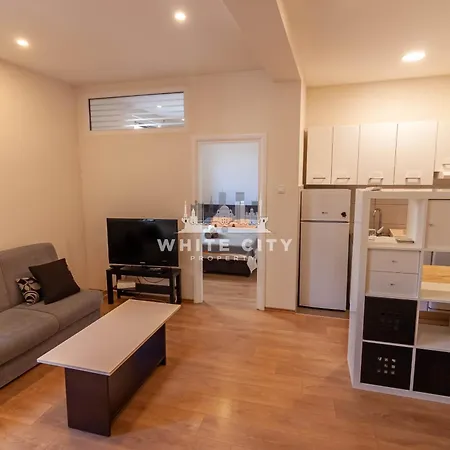 Townhouse - Apartment *